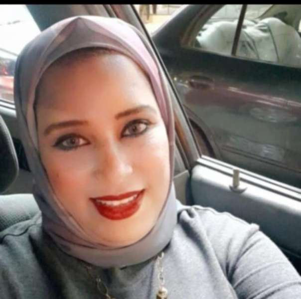 الكاتبة منى شهاب