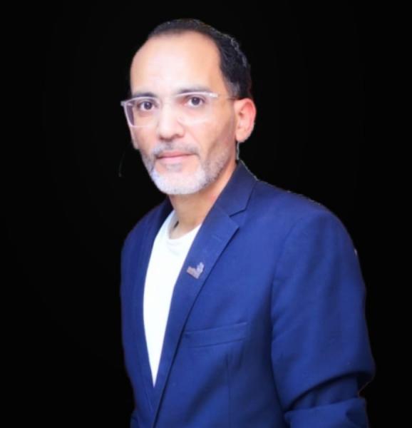 الدكتور عمرو خان