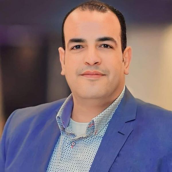 الكاتب الصحفي احمد زكى