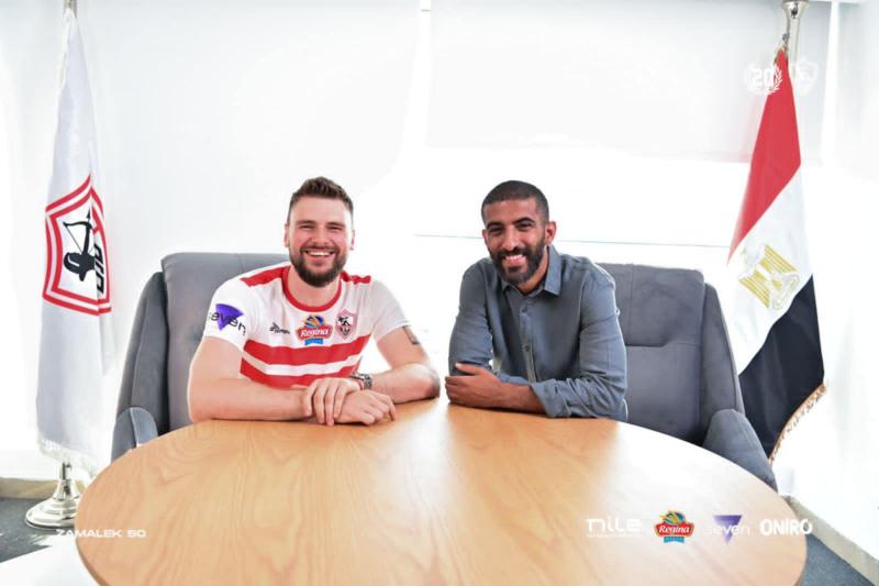 اللاعب البولندي بعد التوقيع للزمالك
