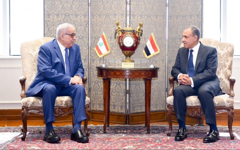 وزير الخارجية يعقد جلسة مباحثات في بيروت مع نظيره اللبناني