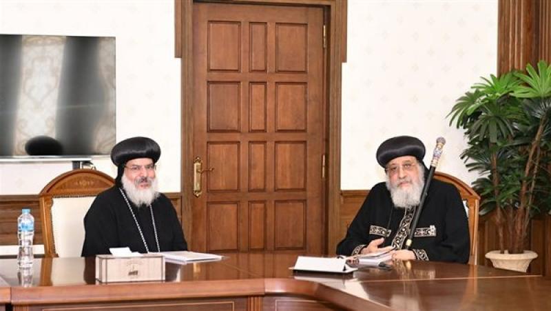 البابا تواضروس يستقبل الأنبا أقلاديوس