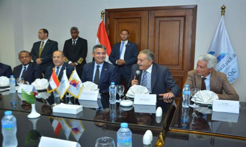 الدكتور شريف فاروق وجانب من الإجتماع