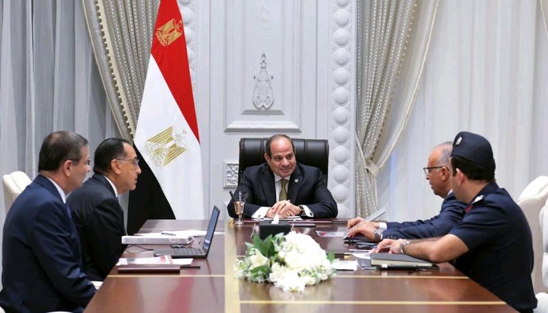 جانب من اجتماع الرئيس مع مدبولى وبعض الوزراء