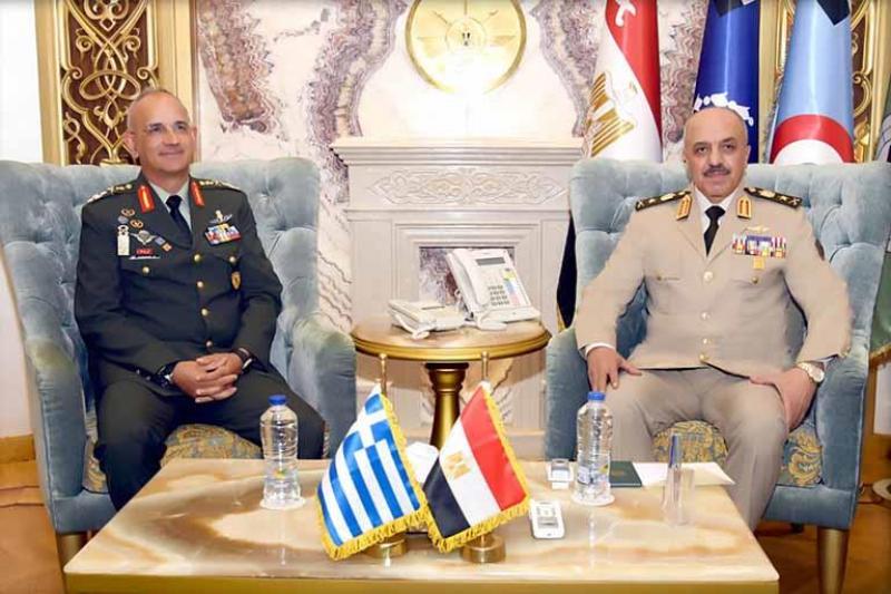 وزير الدفاع ورئيس الأركان يلتقيان رئيس هيئة الأركان العامة اليونانية