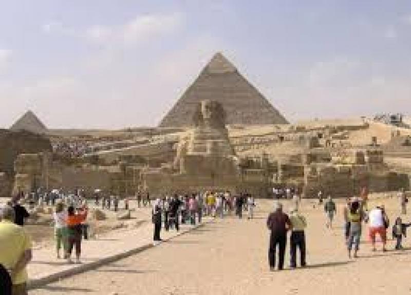 إصابة سائحة بكدمات في الهرم