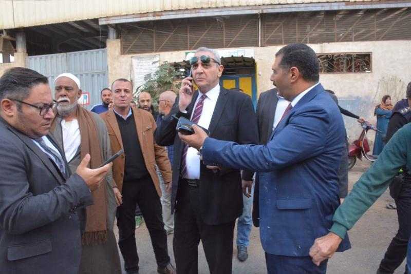 المحافظ فى قلب الحدث
