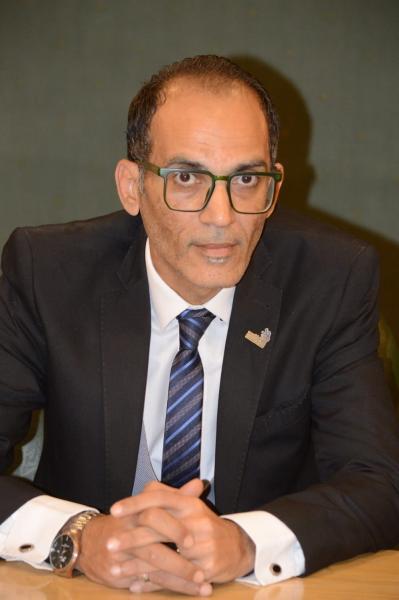 الكاتب الكبير عمرو خان