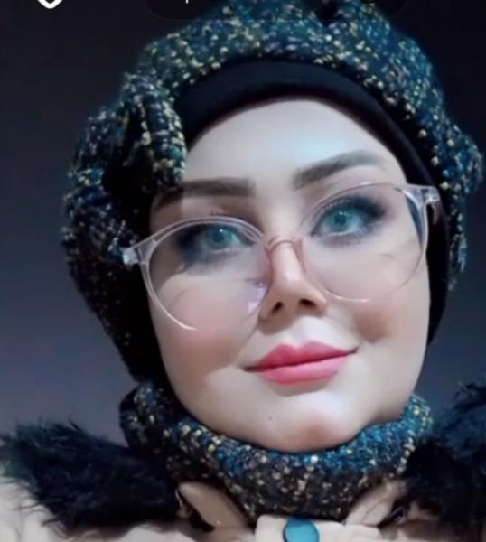 الكاتبة والناقدة العراقية إيناس هاشم