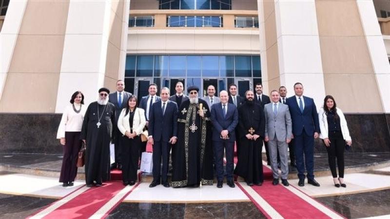 البابا تواضروس يزور مجمع الإصدارات المؤمنة والذكية