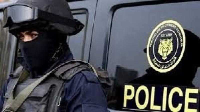 الداخلية تكشف حقيقة فيديو ممارسة شاب وفتاة أعمال منافية للآداب داخل سيارة