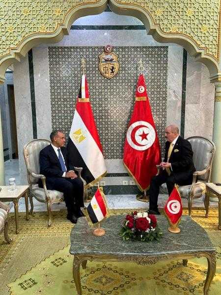 وزير الخارجية والهجرة يعقد جلسة مباحثات مع نظيره التونسي