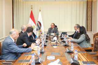 وزير قطاع الأعمال العام يلتقي رئيس ”تكنيب إنرجيز” الإيطالية لبحث فرص التعاون المشترك