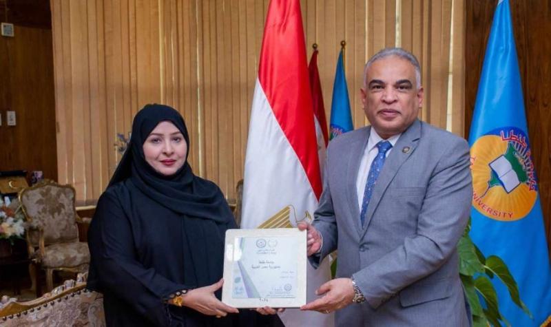 رئيس جامعة طنطا يتسلم درع المجلس العربي للتدريب والإبداع الطلابي