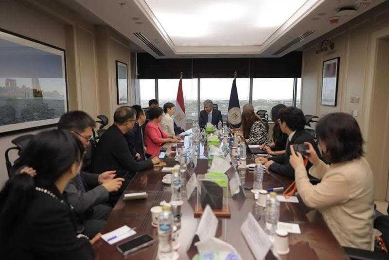وزير السياحة والآثار يلتقي مع نائب عمدة بلدية شنغهاي بجمهورية الصين الشعبية لبحث تعزيز سبل التعاون المشترك