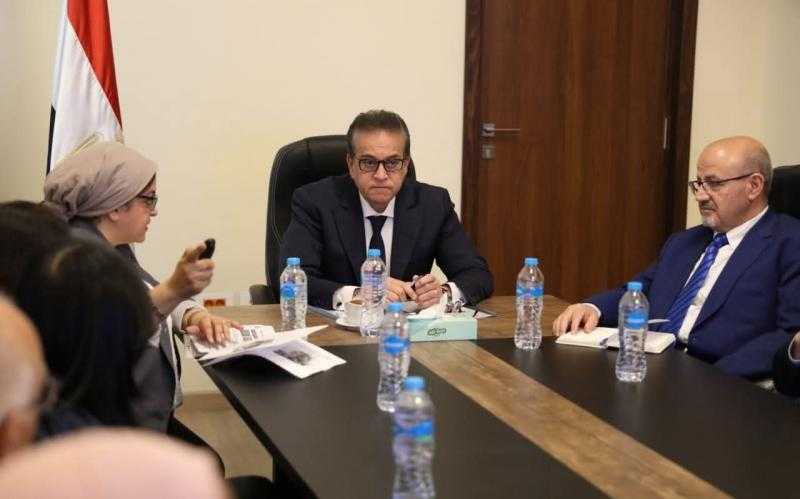 وزير الصحة يبحث مع وفد منظمة الصحة العالمية مستجدات المبادرة العالمية لسرطان الأطفال