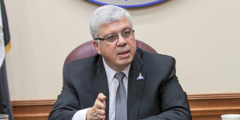 د. ايمن عاشور وزير التعليم العالى والبحث العلمى