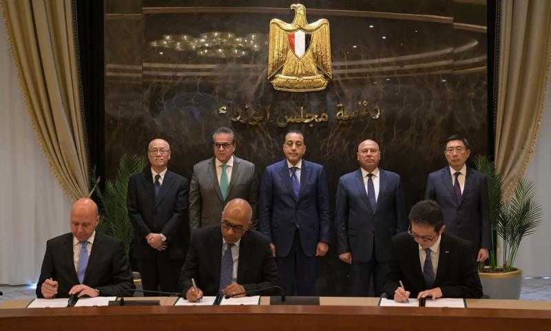 رئيس الوزراء يشهد توقيع اتفاق للتصنيع المحلي لأكياس وقِرَب جمع الدم بالشراكة مع شركة JMS اليابانية الرائدة عالمياً