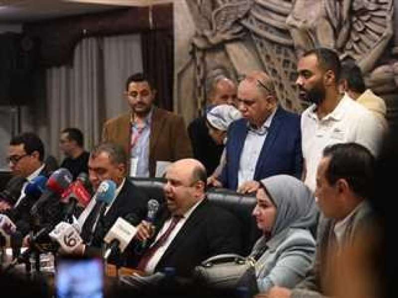 أثناء إعلان أسماء المرشحين الفائزين