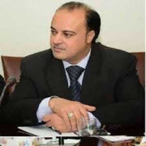 الكاتب الكبير الحسينى عبدالله