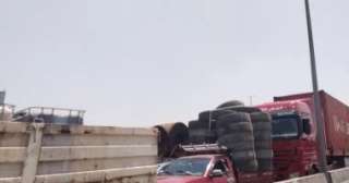 **تعطل الحركة المرورية على الطريق الزراعي بسبب انقلاب سيارة نقل ثقيل في قليوب**