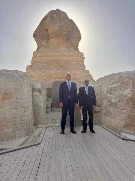 وزير الثقافة والسياحة التركي يزور منطقة أهرامات الجيزة على هامش زيارته لمصر