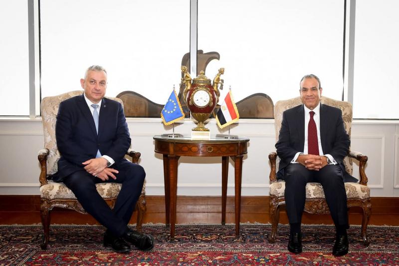 وزير الخارجية والهجرة يستقبل المفوض الأوروبي
