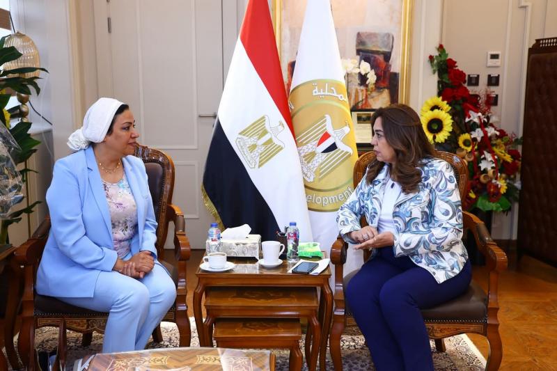 وزيرة التنمية المحلية تستقبل النائبة نشوي الديب