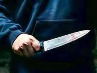 طالب بالصف الأول الإعدادي يحاول قتل والدته بـ16 طعنة بعد مطالبتها له بالمذاكرة بقطور