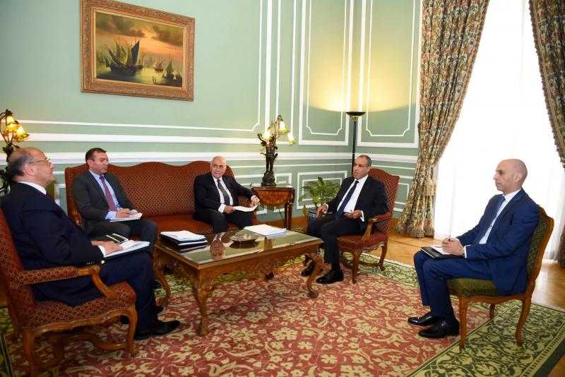 وزير الخارجية والهجرة يلتقى مع رئيس مجلس إدارة غرفة التجارة الأمريكية بالقاهرة لبحث تعزيز العلاقات الاقتصادية