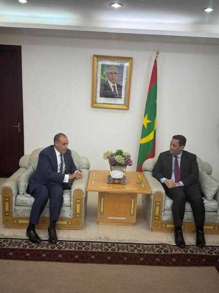 لقاء بين وزير الخارجية والهجرة والوزير الأول الموريتاني في نواكشوط