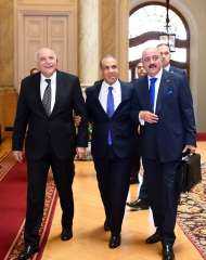 وزير الخارجية والهجرة يستضيف اجتماعا للآلية الثلاثية لدول الجوار حول ليبيا مع نظيريه الجزائري والتونسي