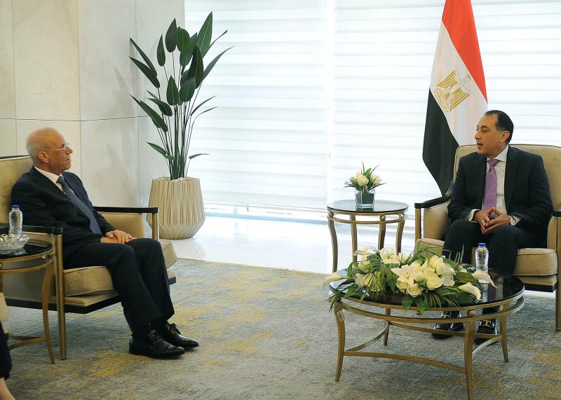 رئيس الوزراء و السفير العراقي بالقاهرة