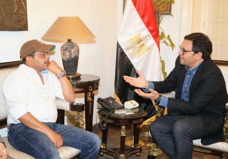 وزير الثقافة يلتقي النجم محمد هنيدي لبحث تقديم عروض مسرحية بالمحافظات انطلاقًا من مسرح بيرم التونسي بالإسكندرية