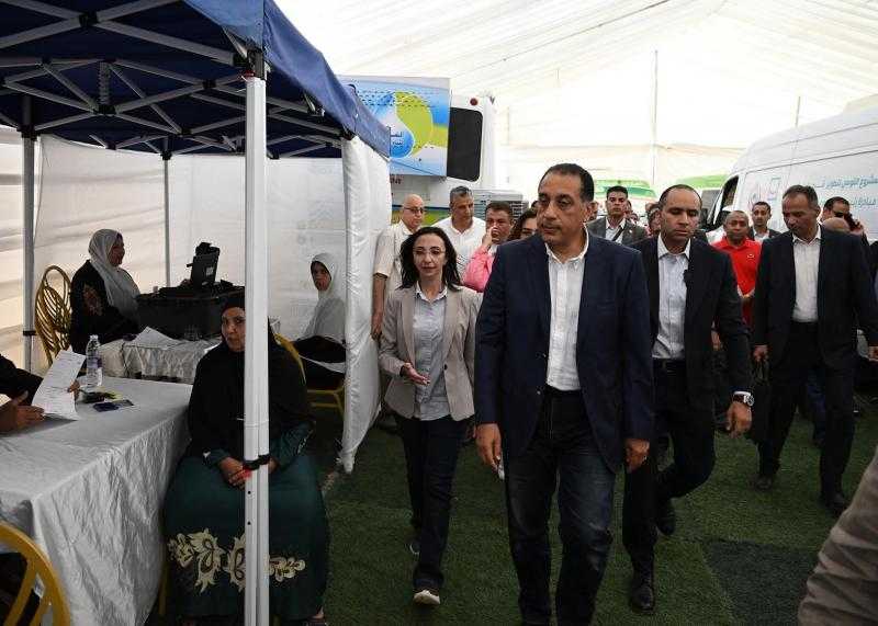 رئيس الوزراء يتفقد قافلة تقدم خدمات متنوعة لمواطني قرية ”زاوية صقر” بمركز أبو المطامير بدعمٍ من المبادرة الرئاسية ”حياة كريمة”