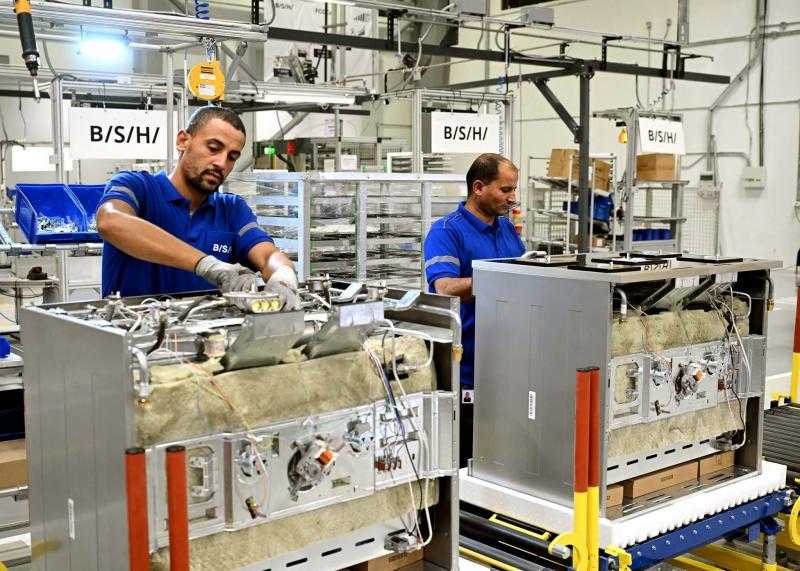 رئيس الوزراء يفتتح مصنعًا للأجهزة المنزلية ومستودعًا ضخمًا لإحدى شركات التجارة الإلكترونية الرائدة في أفريقيا