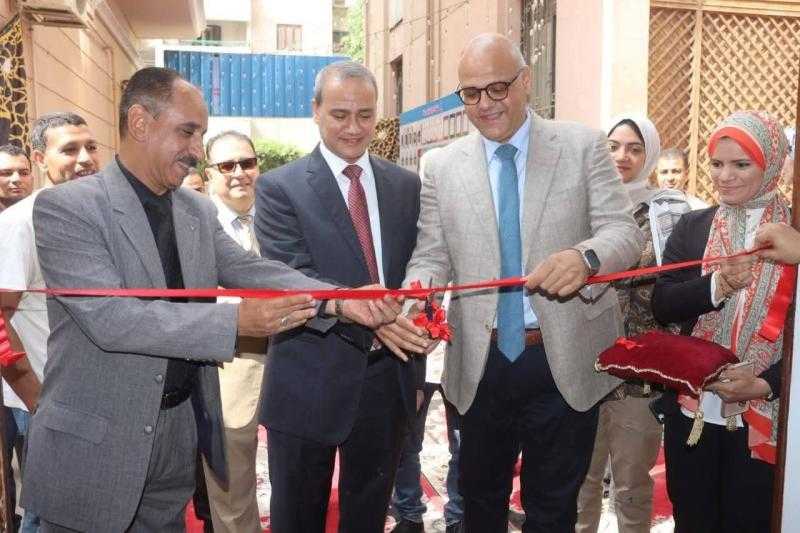 محافظ القليوبية يفتتح فرع دار المعارف ببنها لدعم الثقافة بأسعار مخفضة تصل الي 25%