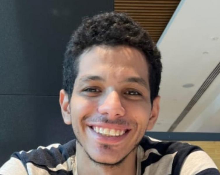 الكاتب مروان العزبي