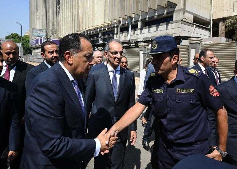 رئيس الوزراء يتفقد ”سنترال رمسيس” ويستعرض تقريرا مع وزير الاتصالات بشأن عودة مختلف الخدمات