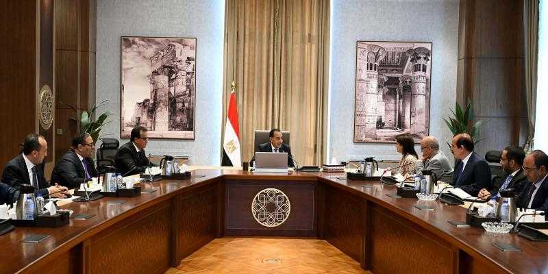 رئيس الوزراء يلتقي المدير الإقليمي لمنظمة الصحة العالمية لإقليم الشرق الأوسط