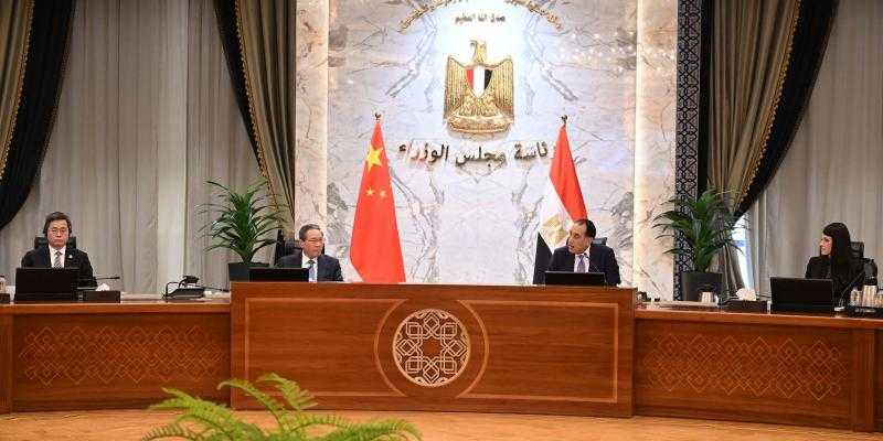 رئيس الوزراء ورئيس مجلس الدولة الصيني يترأسان جلسة مباحثات موسعة لمناقشة القضايا والموضوعات ذات الاهتمام المشترك