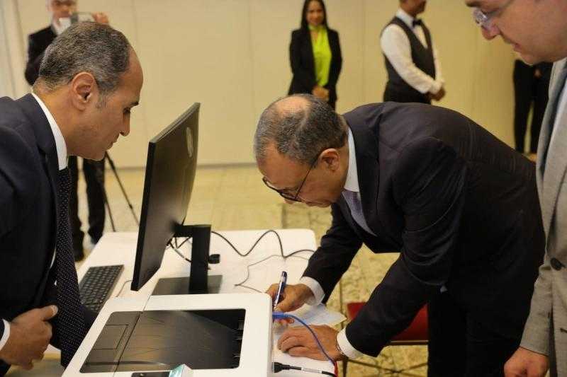 وزير الخارجية أول من يُدلي بصوته في انتخابات مجلس الشيوخ من مقر السفارة المصرية بواشنطن