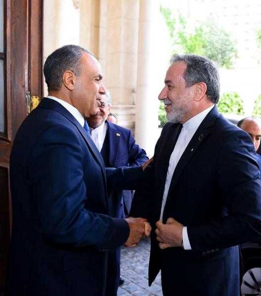 وزير الخارجية يستقبل نظيره الإيراني بالقاهرة