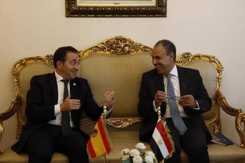 وزير الخارجية مع نظيره الإسباني