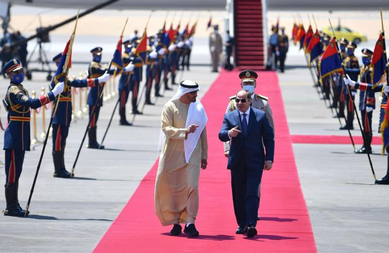الرئيس السيسى يستقبل الشيخ محمد بن زايد بمطار القاهرة 