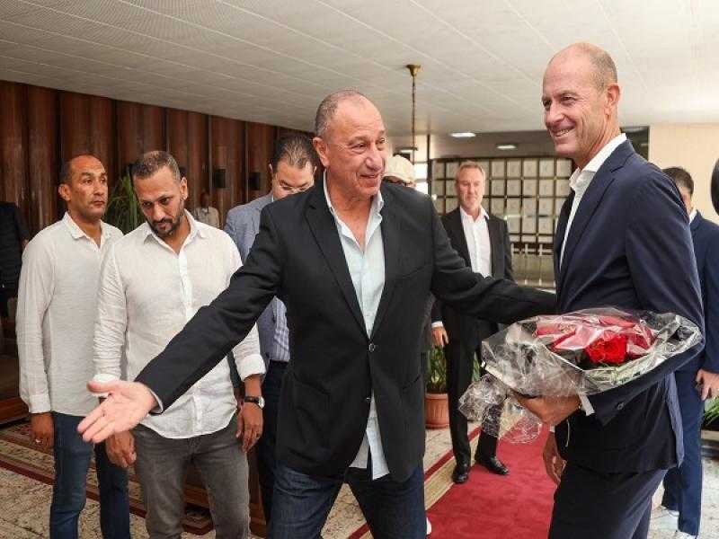الخطيب يحضر المؤتمر الصحفي لتقديم ييس توروب المدير الفني الجديد للأهلي