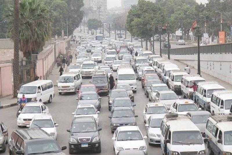 الحالة المرورية.. تباطؤ حركة السيارات على أغلب شوارع وميادين القاهرة والجيزة