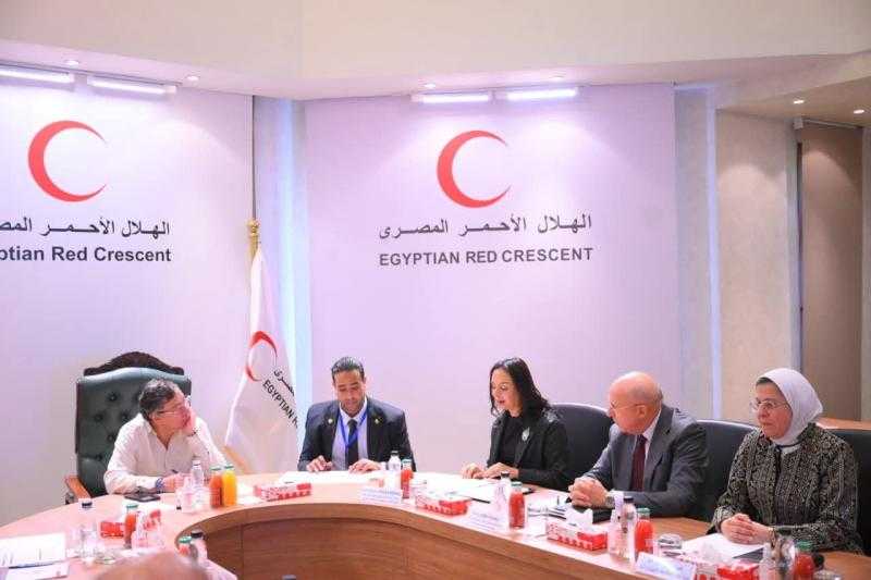 رئيس جمهورية كولومبيا يشيد بالجهود المصرية في تقديم المساعدات الإنسانية للفلسطينيين في قطاع غزة