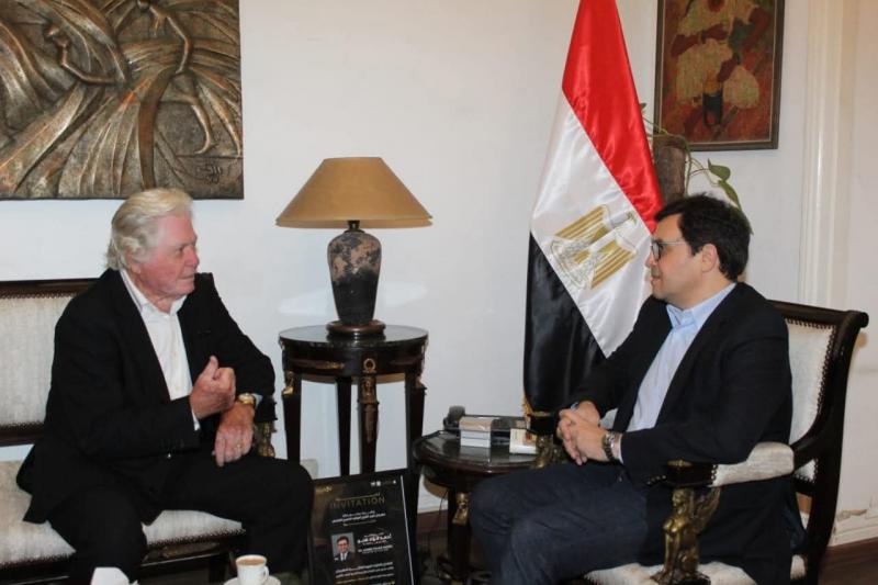 وزير الثقافة والفنان حسين فهمى 