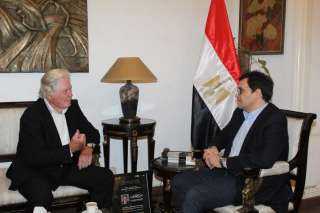 وزير الثقافة يلتقي الفنان الكبير حسين فهمي لبحث الترتيبات النهائية لانطلاق الدورة 46 من مهرجان القاهرة السينمائي الدولي